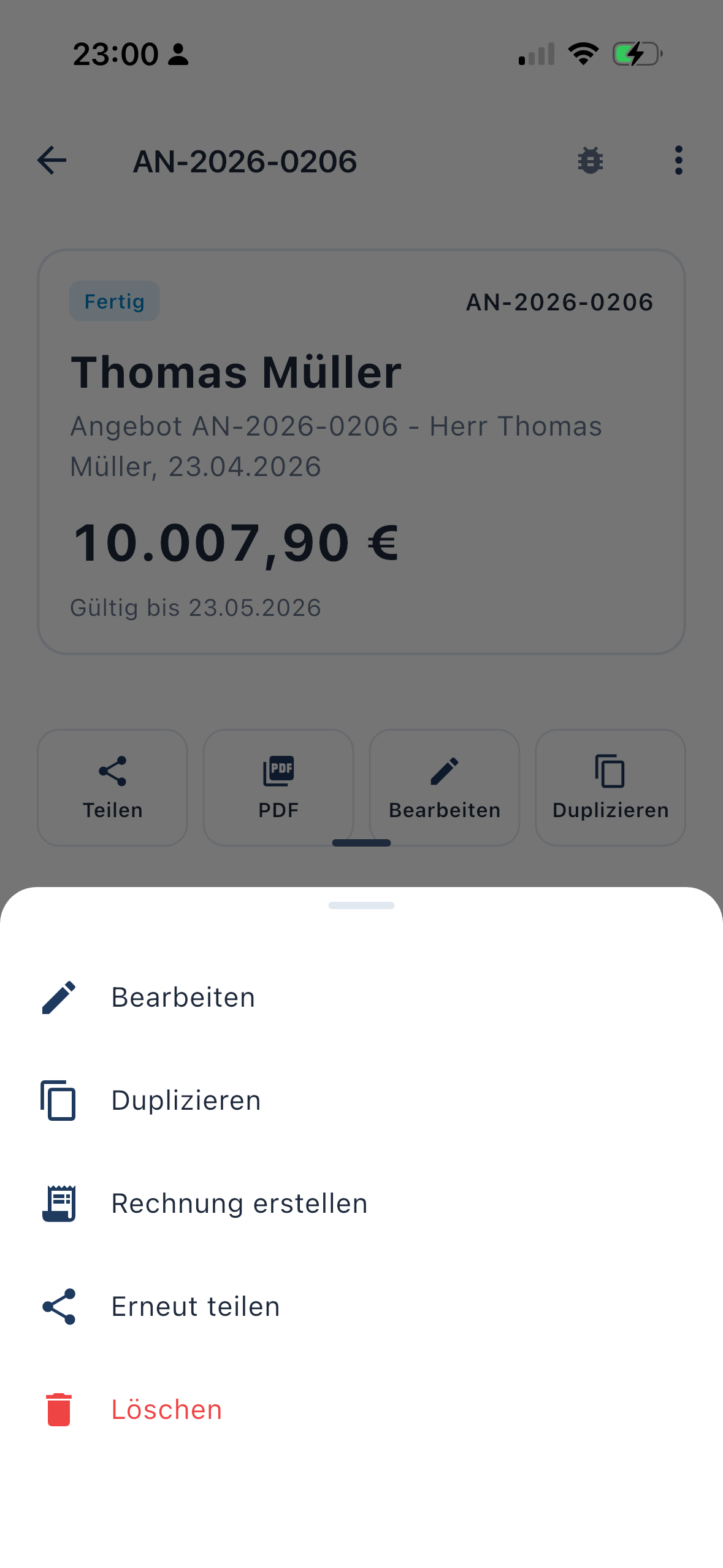 Angebot-Detailansicht mit Aktionsmenü und Option 'Rechnung erstellen'